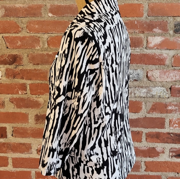 Zenergy by Chicos size 1 (medium) black and white zippered jacket - Picture 5 of 6